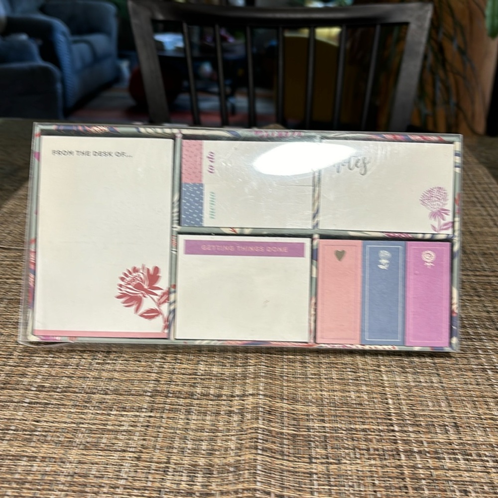 Opalhouse designer desk sticky notes